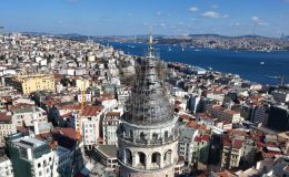 Galata Kulesi eski görünümüne kavuşuyor! 270 kiloluk alem takıldı