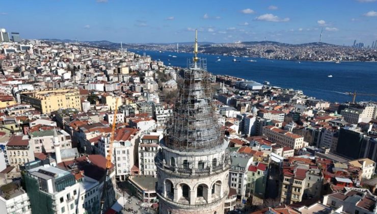 Galata Kulesi eski görünümüne kavuşuyor! 270 kiloluk alem takıldı
