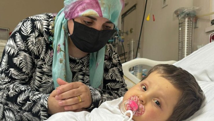 Ankara’da bir anne 20 aylık kızına karaciğerini verdi