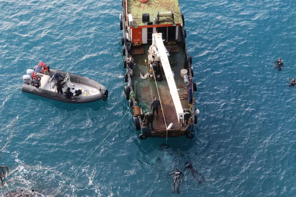 Antalya’da Denize Düşen Otomobil İki Gün Sonra Çıkarıldı