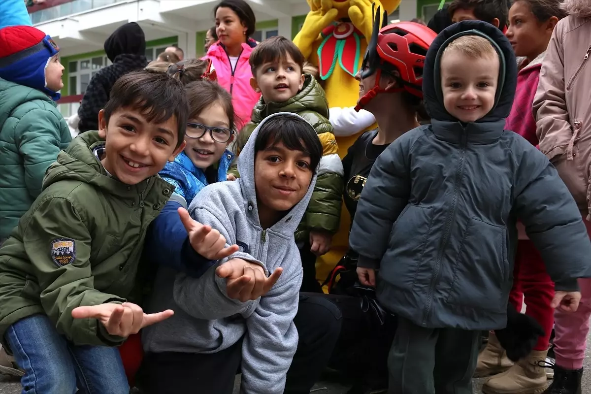 Süper Kahramanlar Çocukları Sevindirdi