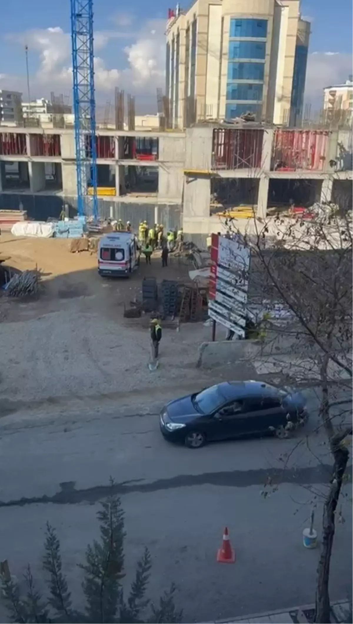 Siirt’te İnşaat İşçisi 2. Kattan Düştü, Ağır Yaralı