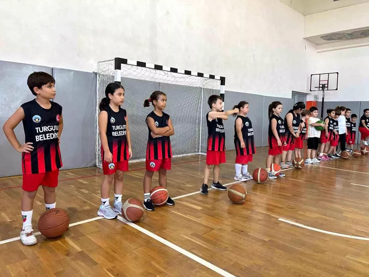 Turgutlu’da Kış Spor Okullarında Basketbol Kursu Kayıtları Devam Ediyor