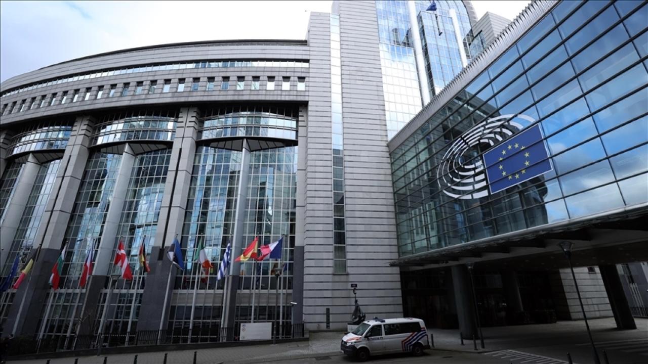 AB liderleri, rekabetçilik, Ukrayna ve savunma ana gündemiyle toplandı